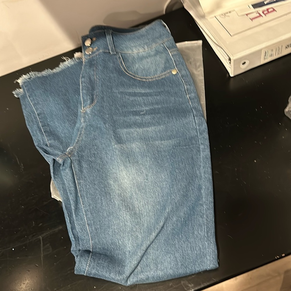 NWT advertised as “Judy blue” jeans internet they are not came from china sz sm